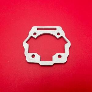 Piastra sp.4mm  per cilindro Derbi d.50  (motore piaggio)